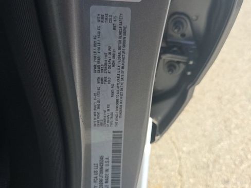 Used 2022 RAM 1500 Laramie AWD/4WD image 9