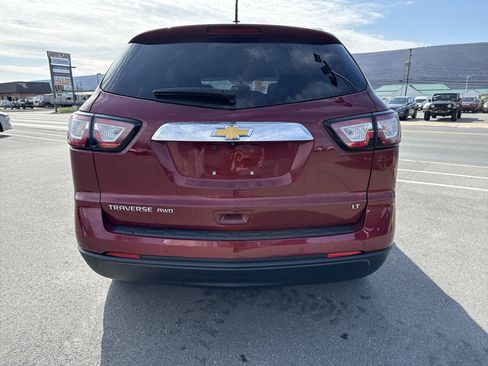 Used 2017 Chevrolet Traverse LT w/ Style and Technology Package image 4