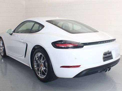 Used 2022 Porsche 718 Cayman RWD image 2