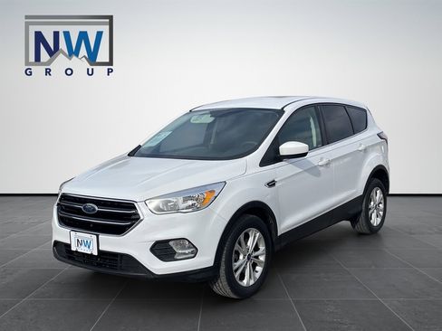 Used 2017 Ford Escape SE w/ SE Cold Weather Package image 3
