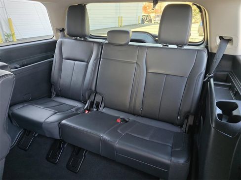 Used 2024 Ford Expedition XLT image 14
