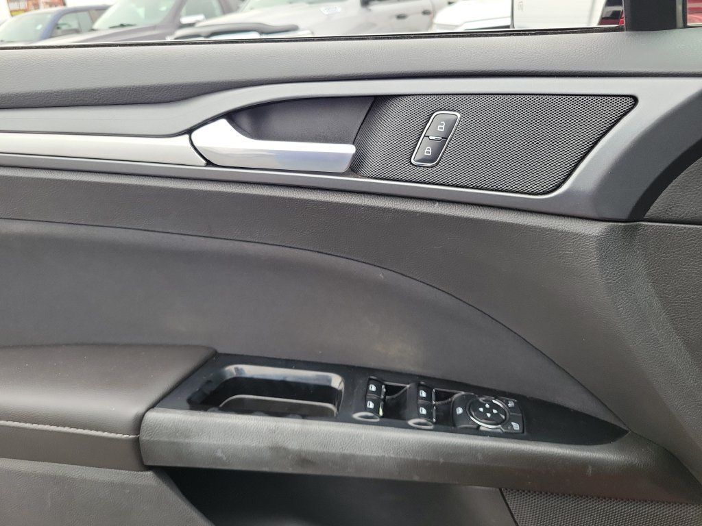 Used 2014 Ford Fusion SE FWD image 20