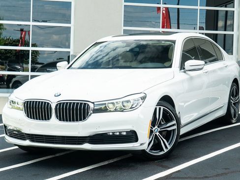Used 2018 BMW 740i RWD image 2