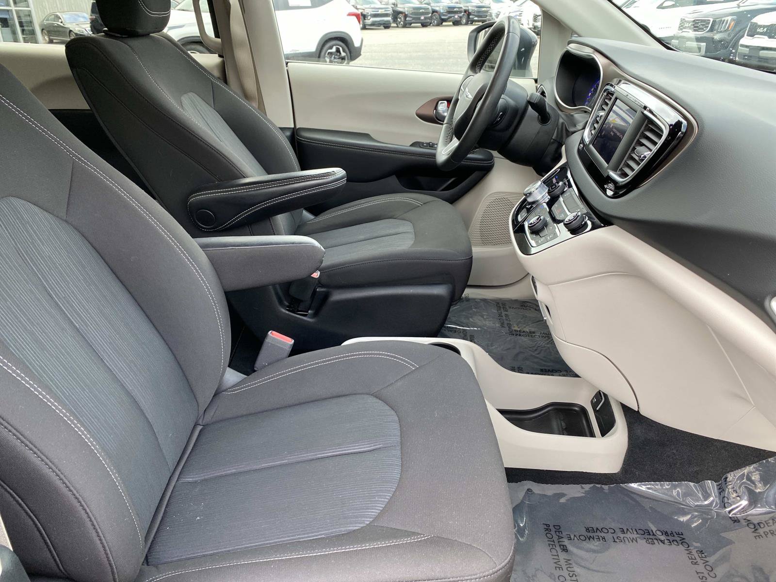 Used 2024 Chrysler Voyager LX FWD image 22