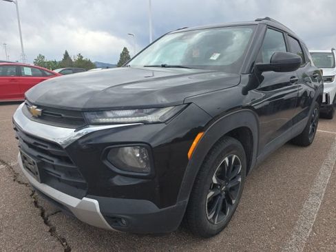 Used 2021 Chevrolet TrailBlazer LT w/ Convenience Package FWD image 3