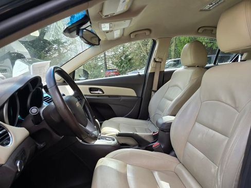 Used 2014 Chevrolet Cruze LT image 2