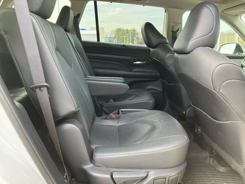 Used 2024 Toyota Grand Highlander Platinum image 33