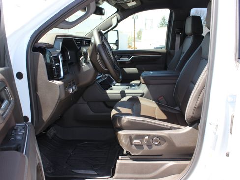 Used 2025 GMC Sierra 3500 Denali AWD/4WD image 26