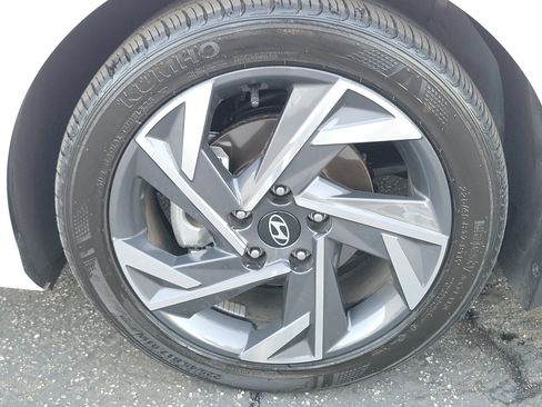 Certified 2025 Hyundai Elantra Sport image 22