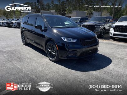 New 2026 Chrysler Pacifica Select