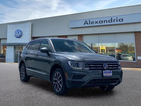 Used 2020 Volkswagen Tiguan SE FWD image 1