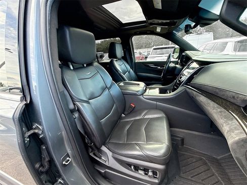 Used 2019 Cadillac Escalade ESV Platinum image 33