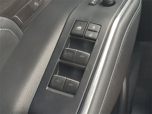 Used 2024 Toyota Highlander Platinum image 24