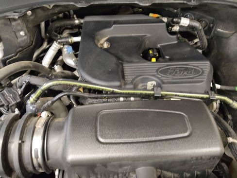 Used 2020 Ford Explorer XLT image 30