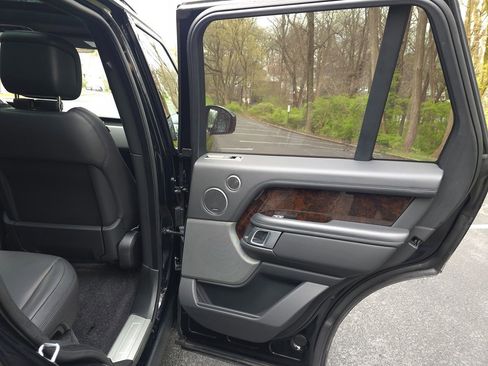 Used 2020 Land Rover Range Rover image 25