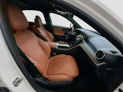 Used 2025 Mercedes-Benz C 300 4MATIC Sedan image 33