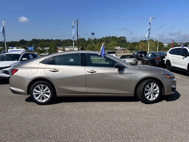 Used 2025 Chevrolet Malibu LT FWD image 2