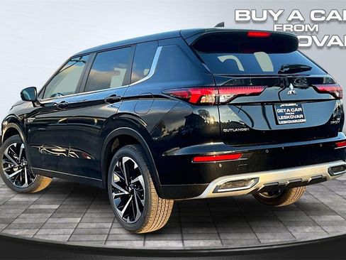 New 2025 Mitsubishi Outlander SE image 3