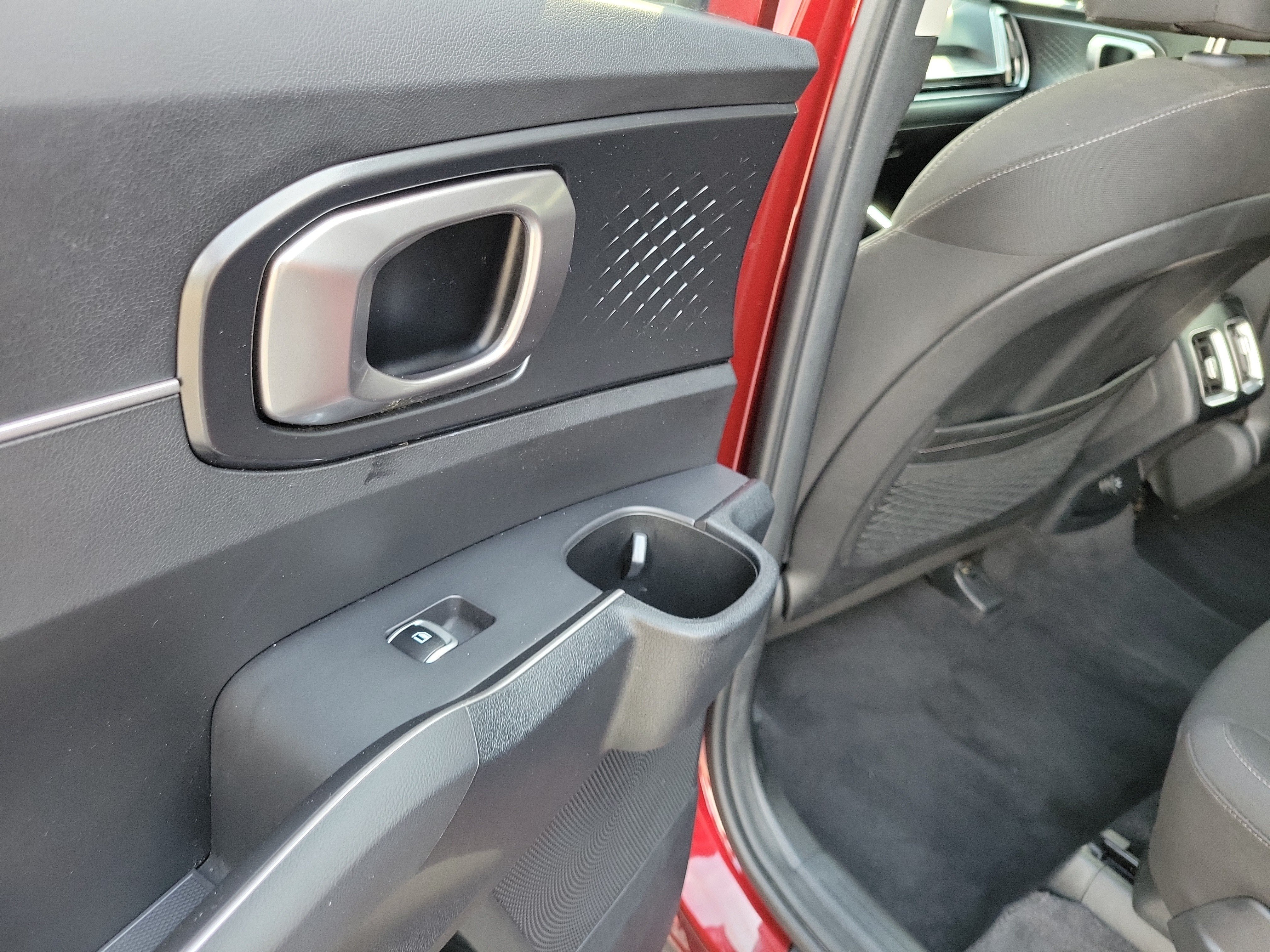 Used 2025 Kia Sorento LX FWD image 13