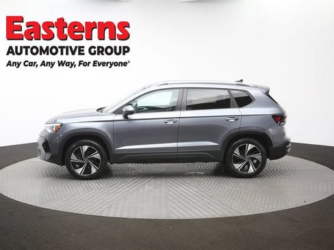 Used 2025 Volkswagen Taos SE AWD/4WD image 58