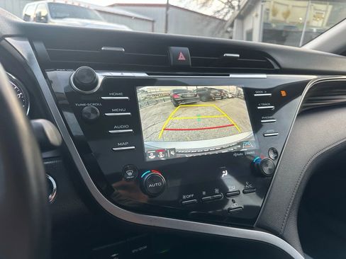 Used 2019 Toyota Camry XLE image 19
