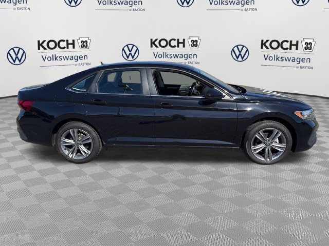 Used 2024 Volkswagen Jetta SE FWD image 9