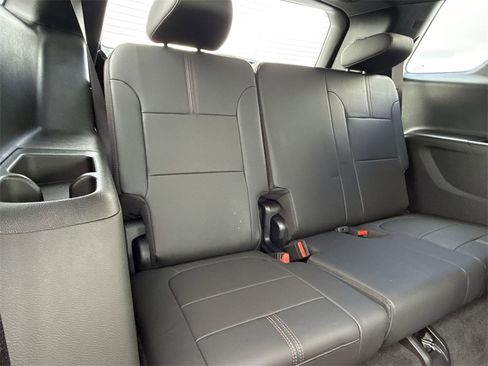 Used 2023 Chevrolet Traverse RS image 25