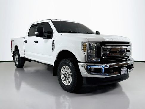 Used 2018 Ford F250 XLT w/ XLT Value Package AWD/4WD image 4