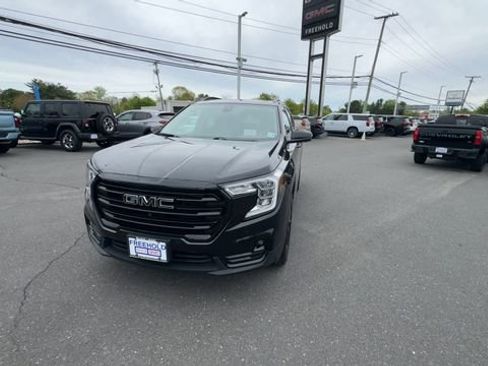 Used 2023 GMC Terrain SLT w/ Infotainment Package II AWD/4WD image 3