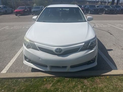 Used 2014 Toyota Camry SE image 11