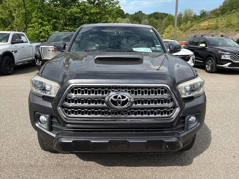 Used 2017 Toyota Tacoma TRD Sport AWD/4WD image 8