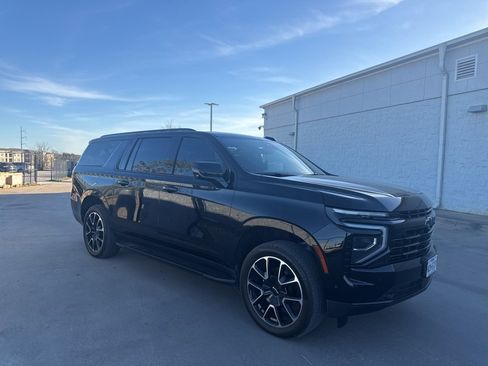 Used 2025 Chevrolet Suburban RST w/ RST Capability Package image 9