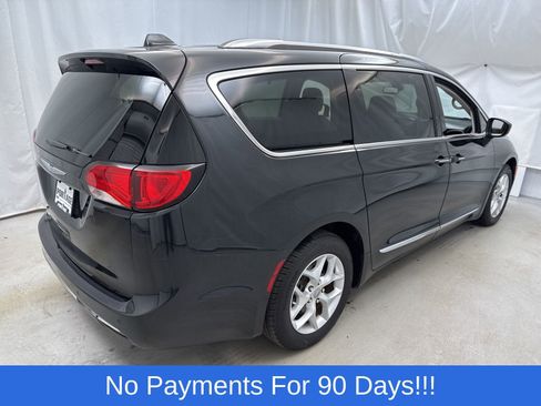 Used 2017 Chrysler Pacifica Touring-L Plus w/ Tire & Wheel Group image 3