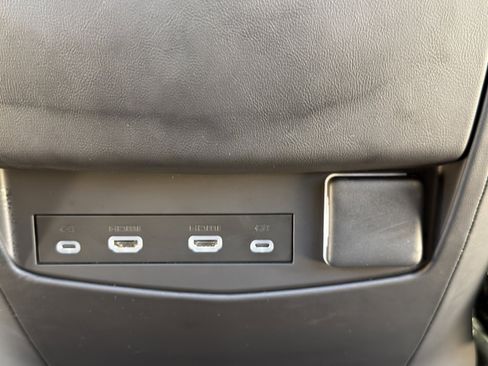 Used 2023 Cadillac Escalade Premium Luxury image 24