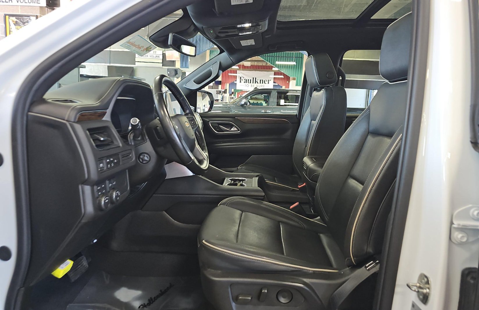 Used 2023 Chevrolet Suburban Premier AWD/4WD image 4