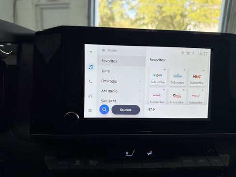 Used 2025 Toyota Camry SE image 32