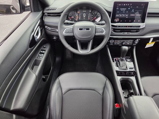 Used 2026 Jeep Compass Latitude AWD/4WD image 12