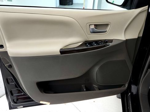 Certified 2017 Toyota Sienna XLE Premium AWD/4WD image 22
