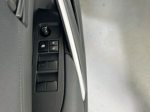 Used 2024 Toyota Corolla Cross LE w/ Moonroof Package AWD/4WD image 17