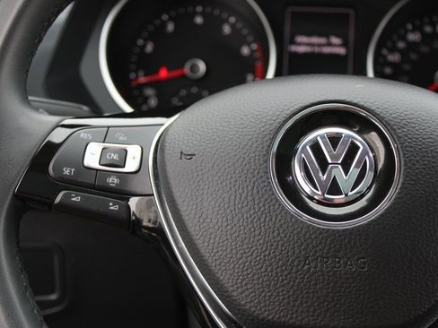 Certified 2020 Volkswagen Tiguan SE w/ Panoramic Sunroof Package image 12