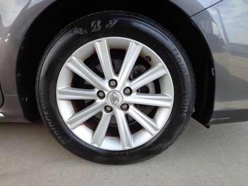 Used 2014 Toyota Camry XLE FWD image 9