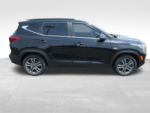Used 2023 Kia Seltos S w/ Navigation Package AWD/4WD image 6