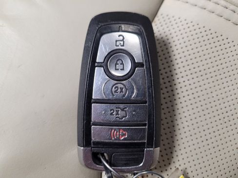 Used 2018 Ford Fusion Energi Platinum image 32