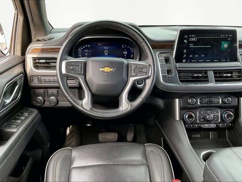 Used 2024 Chevrolet Suburban Premier image 8