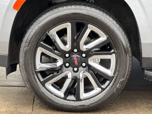 Used 2021 GMC Yukon SLT image 25