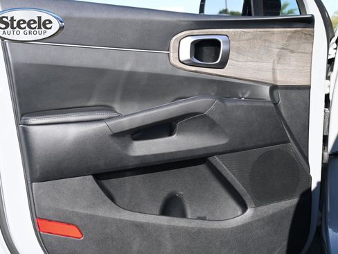 Used 2023 Kia Sorento EX w/ Panoramic Sunroof Package FWD image 19