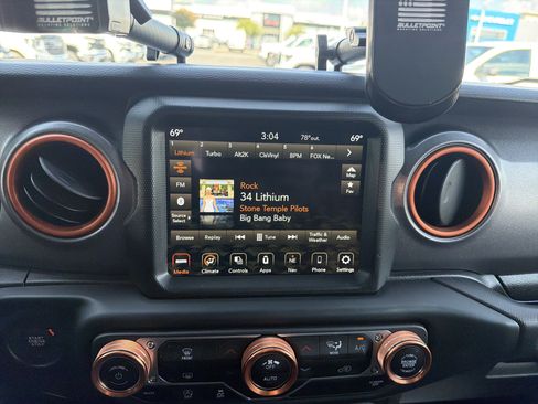 Used 2023 Jeep Gladiator Mojave AWD/4WD image 22