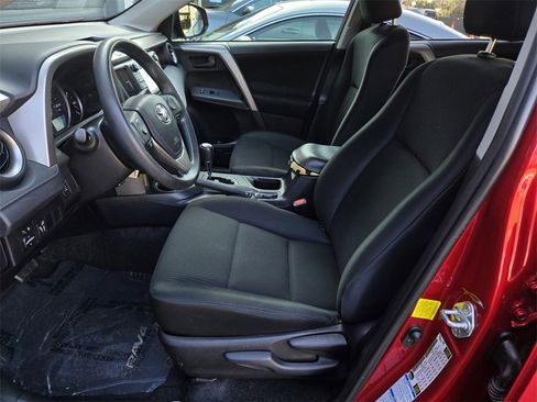 Used 2016 Toyota RAV4 LE image 17