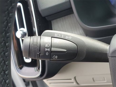 Used 2025 Volvo XC40 B5 Plus w/ Protection Package Premier image 9