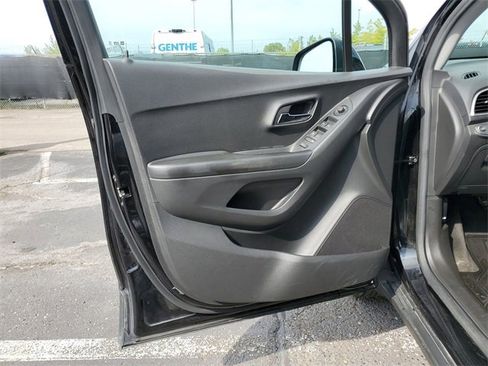 Certified 2022 Chevrolet Trax LS w/ Tint and Cruise Package image 16